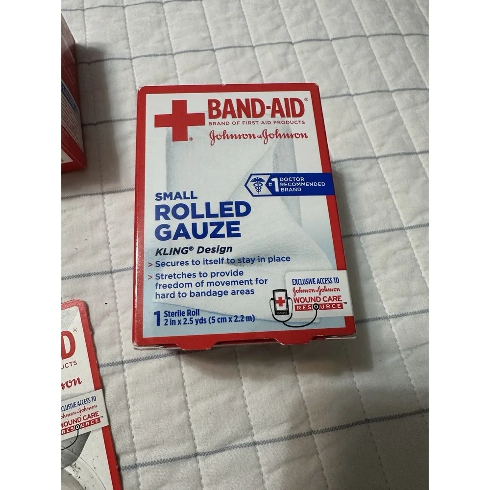 Band-Aid Johnson‎ & Johnson First Aid Lot Gauze Pads Rolled Gauze Cloth Tape New